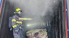 Dva �idi�i zem�eli p�i nehod� a po�áru kamion� na dálnici D2 u Brna. (13....