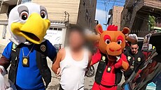 Peruánská policie v hlavním m�st� v Lim� provedla razii proti p�ekupník�m drog...
