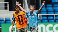 Luká� �erv b�hem tréninku reprezentace na stadionu v Mansfieldu.