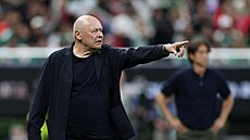 Trenér Miroslav Koubek udílí pokyny b�hem zápasu proti Ji�ní Koreji na...