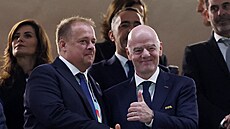 P�edseda Fotbalové asociace �eské republiky David Trunda a prezident FIFA...