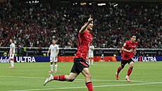 Hwang In-pom z Ji�ní Koreji slaví gól do sít� �eska, kterým srovnává na 1:1