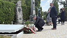 Urny spisovatele Kundery a jeho �eny jsou od 18. �ervna 2026 na Úst�edním...