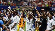 Kapverd�tí fotbalisté slaví s fanou�ky v Atlant� bod do tabulky za remízu s...