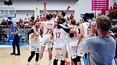 Basketbalisté Nymburka slaví t�etí titul v �ad� po vyhraném sedmém zápase nad...