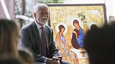 Prezident Petr Pavel s chotí na náv�t�v� Diecézního centra �ivota mláde�e Mamre...