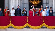 V minulosti se b�hem Trooping the Colour se�lo na balkon� Buckinghamského...