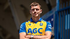 Loty�ský fotbalista Oskars Vientiess, posila Teplic.