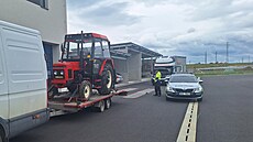P�i kontrolách se policisté zam��ili i p�etí�ená vozidla nebo vozíky. (16....