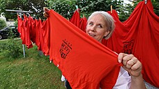 P�ípravy na festival obná�ely i praní tri�ek pro dobrovolníky. Tohoto úkolu se...