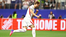 Harry Kane slaví prom�n�nou penaltu proti Chorvatsku na mistrovství sv�ta.