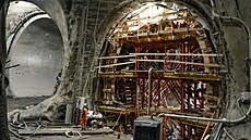 Metro by m�lo za�ít jezdit asi za �est let bu� v úseku mezi Pankrácí a Novými...