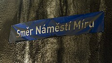 Snímek z budování nové trasy metra D v Praze. Za st�nou se bude v budoucnu pokra�ovat sm�rem k nám�stí Míru. 