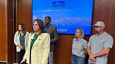 Radní z texaského Midlandu Amy Stretcher Burkesová na tiskové konferenci...