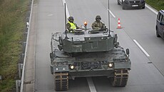 Armáda buduje novou infrastrukturu v P�áslavicích, aby vyhovovala nové technice v�etn� tank� typu Leopard (na snímku)