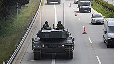 Armáda buduje novou infrastrukturu v P�áslavicích, aby vyhovovala nové technice v�etn� tank� typu Leopard (na snímku)