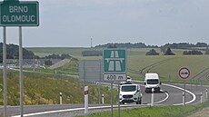 Silni�á�i otev�eli kompletní úsek dálnice D49 mezi Hole�ovem na Krom��í�sku a...