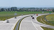 Silni�á�i otev�eli kompletní úsek dálnice D49 mezi Hole�ovem na Krom��í�sku a...