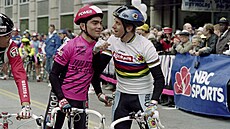 V dresu mistra sv�ta startoval na Tour de Trump také Ameri�an Greg LeMond.
