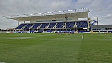 Trenér �eských fotbalist� Miroslav Koubek mluví k hrá��m na tréninku.