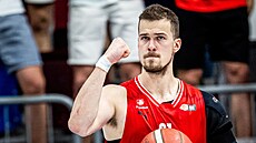 Pardubický pivot Lubo� Ková� se raduje.