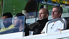 Na tribunu si b�hem zápasu Brazílie s Marokem na�el cestu i legendární Zinédine...