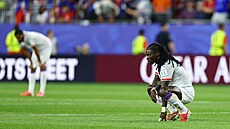 Smutný Ricardo Ade vst�ebává porá�ku Haiti proti Skotsku.