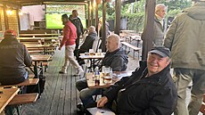 Fanou�ci fotbalové �ampionátu v restauraci Oryx. (12. �ervna 2026)