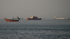 Lod� v Hormuzském pr�livu u ománského pob�e�í (14. �ervna 2026)