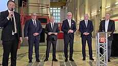 Vedení �EZ s ministrem pr�myslu Karlem Havlí�kem na tiskové konferenci k vodní...