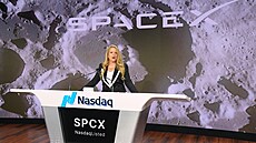 Prezidentka firmy SpaceX Gwynne Shotwellová slaví p�ed za�átkem obchodování s...