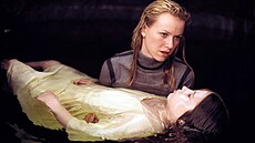 Daveigh Chase a Naomi Wattsová ve filmu Kruh z roku 2002