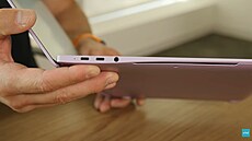 Levý bok notebooku Intel p�ipraveného v rámci  projektu Firefly.