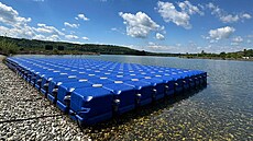 Hlu�ínské jezero, letos nov� s plovoucími moly