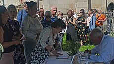 Olomoucký arcibiskup Josef Nuzík p�edstavil v Olomouci svou novou knihu Na...