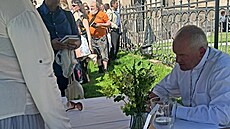 Olomoucký arcibiskup Josef Nuzík p�edstavil v Olomouci svou novou knihu Na...