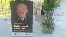 Olomoucký arcibiskup Josef Nuzík p�edstavil v Olomouci svou novou knihu Na...