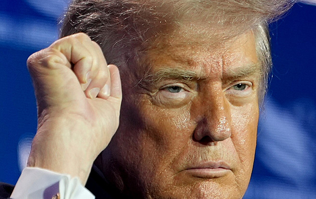 Levicová úderka v Demokratické straně sílí. Trump křísí strašáka komunismu