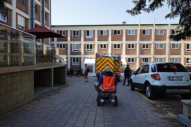 Následky požáru domova seniorů v Brně. Desítky klientů dočasně přestěhují