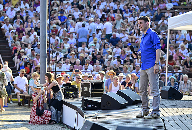 Vypadni! Na festivalu ve Strážnici po Klempířovi vypískali i Macinku