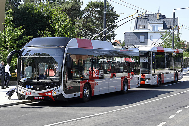 Trolejbusy se vrátily tam, kde to před 90 lety začalo. Nově jedou i na Strahov