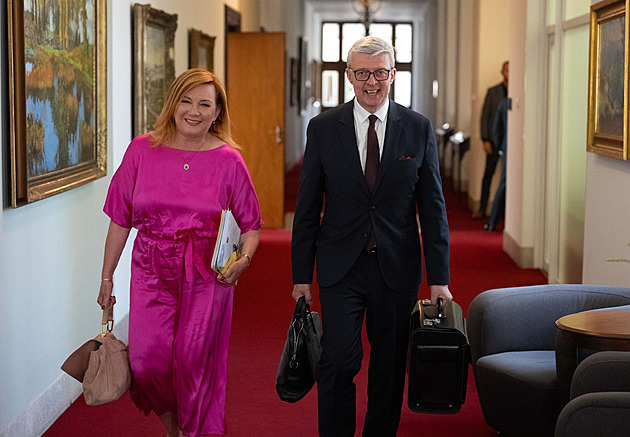 Schillerová to reveal next year's deficit, which will not exceed 400 billion crowns