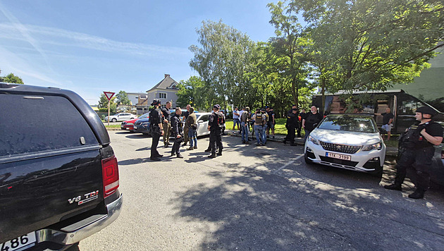 Střelce z ostravského sídliště našla policie mrtvého. Postřelená žena je po operaci