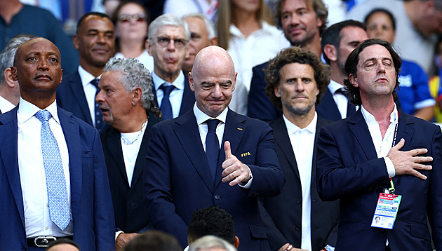 FIFA sees no profit from drink breaks, president suggests they could stay