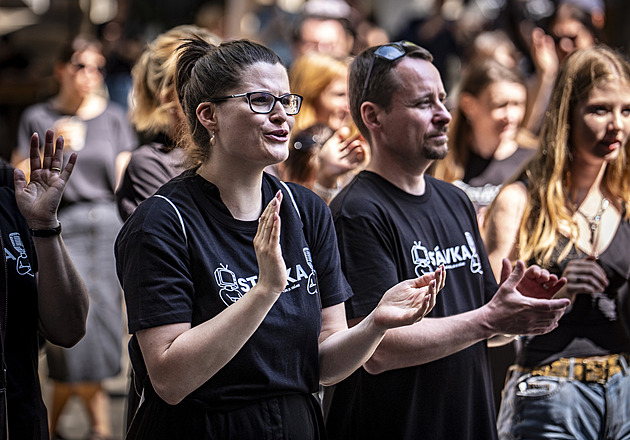 Čapek, Tyranie i minuta ticha. ČT a ČRo protestovaly proti změně financování