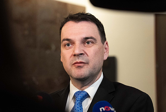 „Pane Macinko, objednávejte letadlo.“ Opozice vítá zásah Ústavního soudu