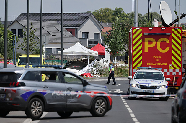 Ve Francii spadlo malé letadlo. Zemřeli účastníci kurzu parašutismu i s pilotem