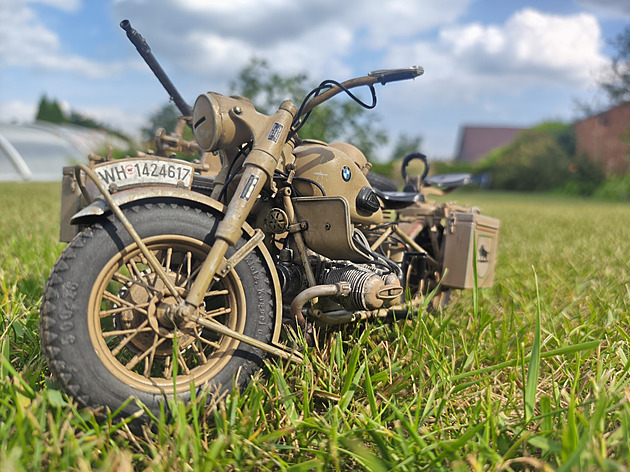 Detailed BMW R75 motorcycle model blends history, craftsmanship, and patina