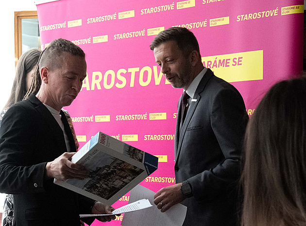 ANO vede, ale klesá. Nejsilnější opoziční silou je STAN, ukázal další průzkum