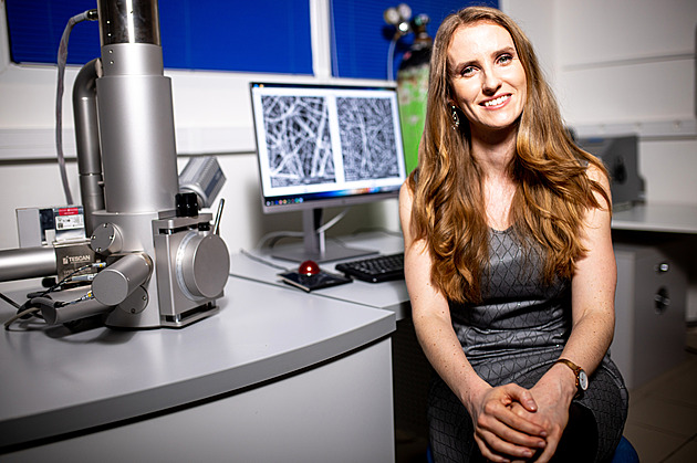 Czech scientist develops innovative self-adhering nanoplaster for intestinal surgery